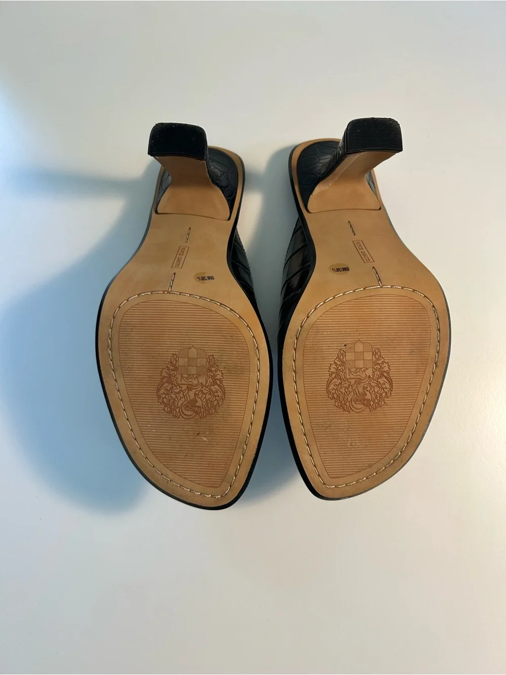 Vince Camuto Mershid Black Glazed Crocodile Pattern Sandals Size 8 EUC